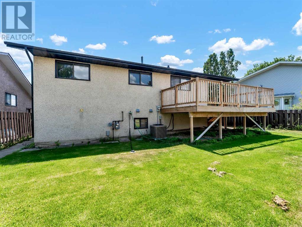Single Family House Bi-level for Sale in  Iris Court SE Connaught Medicine Hat 