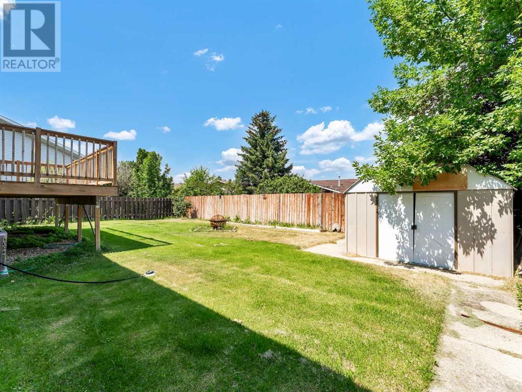 Single Family House Bi-level for Sale in  Iris Court SE Connaught Medicine Hat 