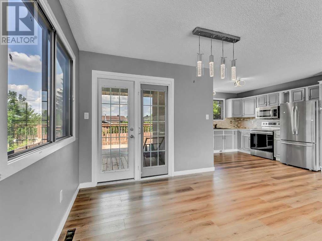 Single Family House Bi-level for Sale in  Iris Court SE Connaught Medicine Hat 