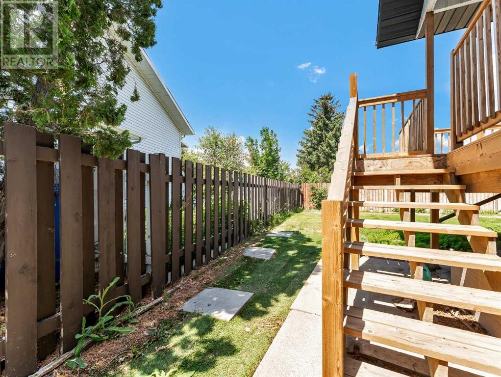 Single Family House Bi-level for Sale in  Iris Court SE Connaught Medicine Hat 