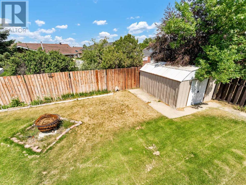 Single Family House Bi-level for Sale in  Iris Court SE Connaught Medicine Hat 