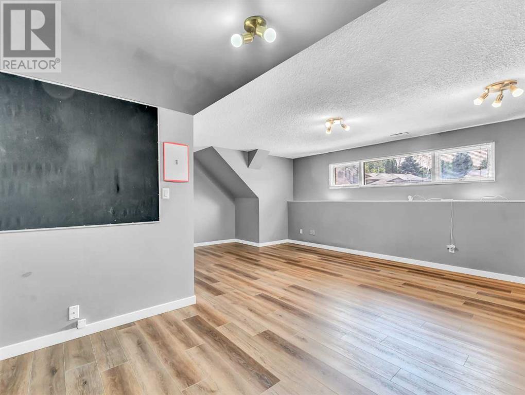 Single Family House Bi-level for Sale in  Iris Court SE Connaught Medicine Hat 