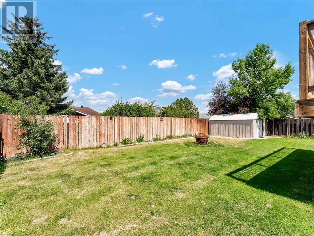 Single Family House Bi-level for Sale in  Iris Court SE Connaught Medicine Hat 
