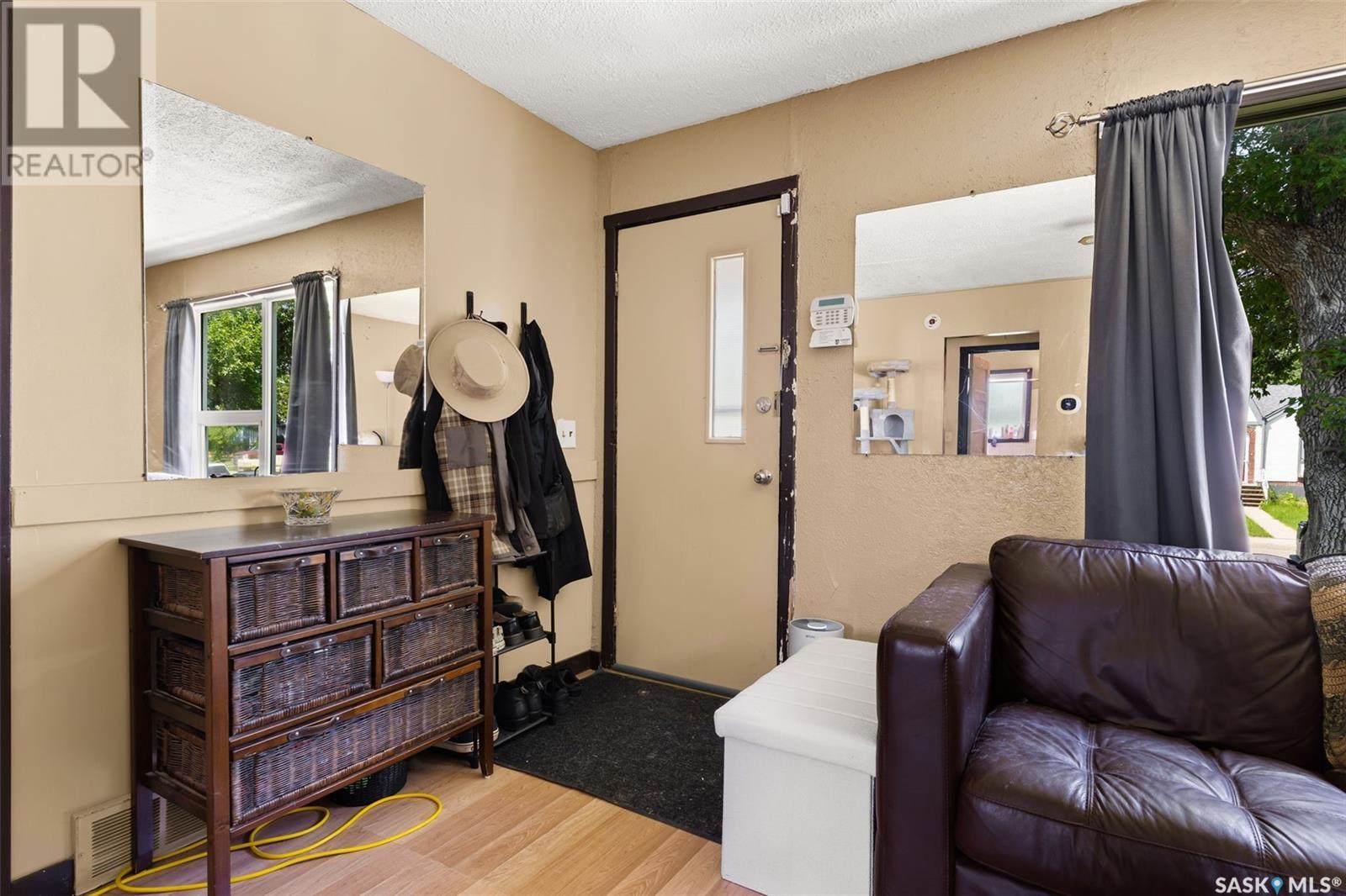 Photo 3 of 1649 Garnet Street, Regina SK