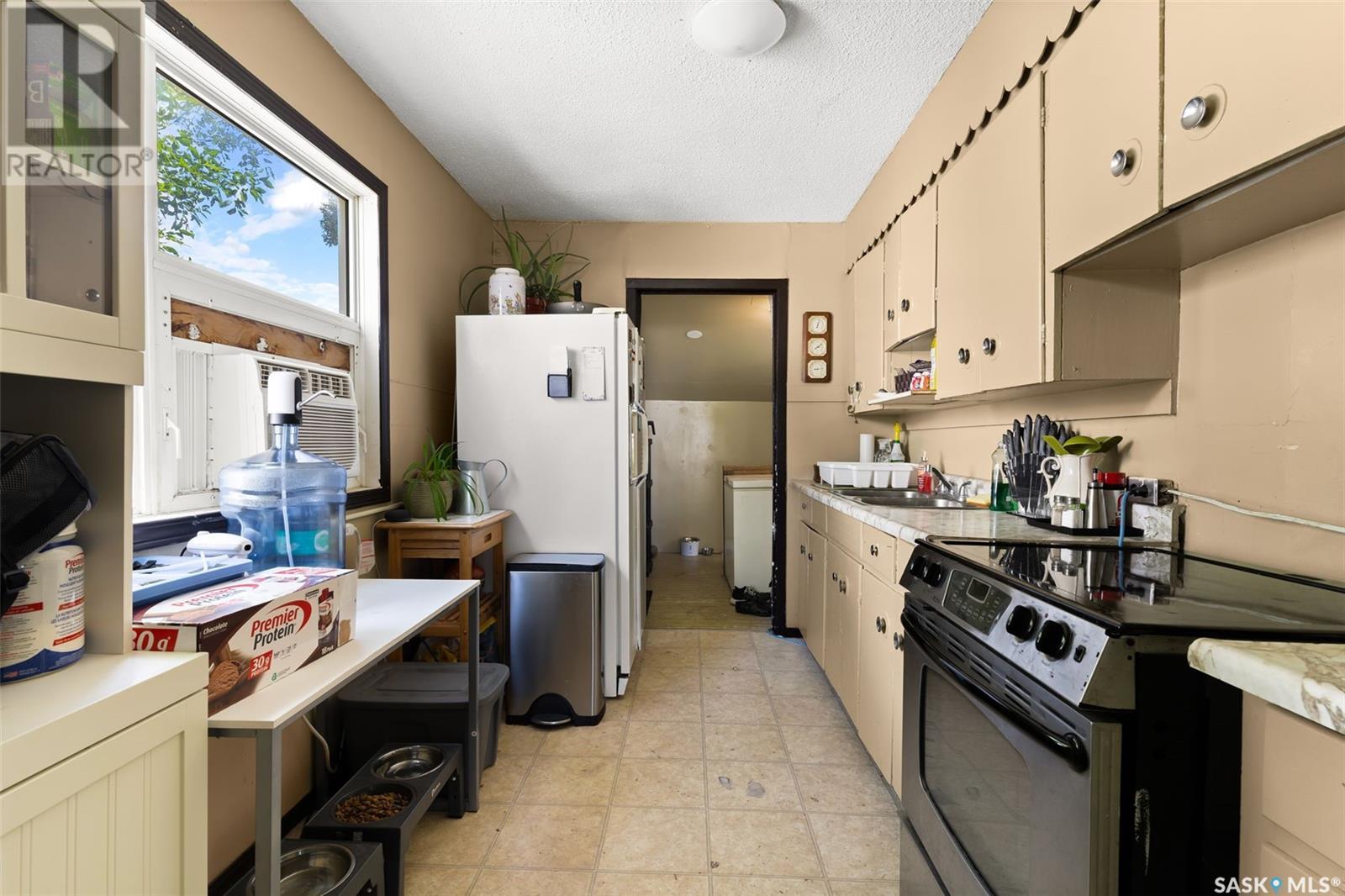 Photo 8 of 1649 Garnet Street, Regina SK