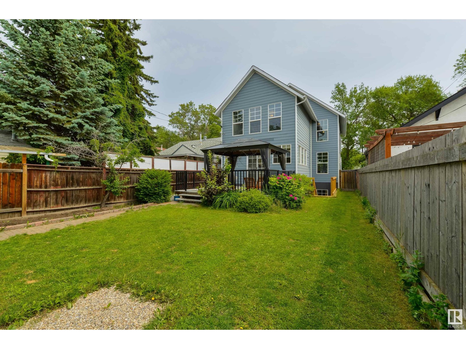 Photo 38 of 11216 67 St Nw, Edmonton AB