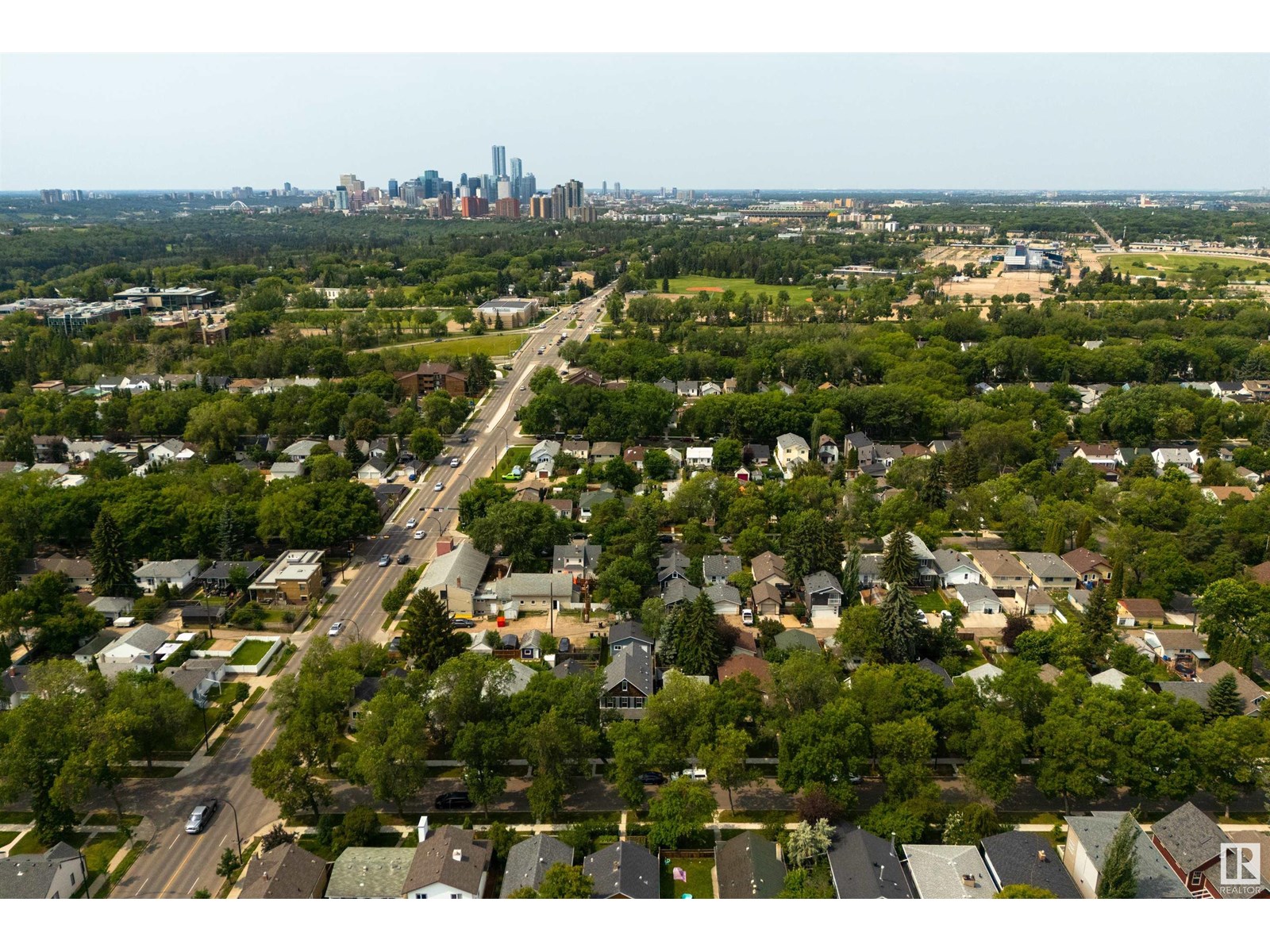 Photo 11 of 11216 67 St Nw, Edmonton AB