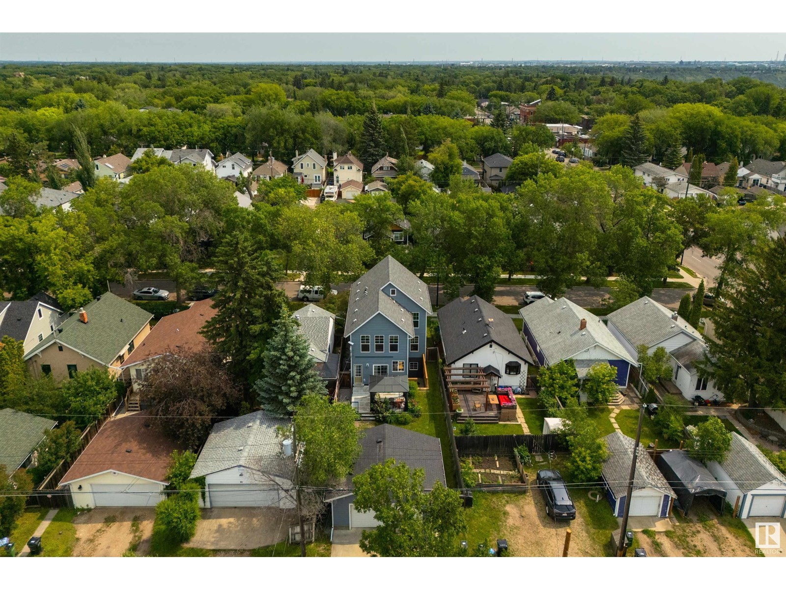 Photo 12 of 11216 67 St Nw, Edmonton AB