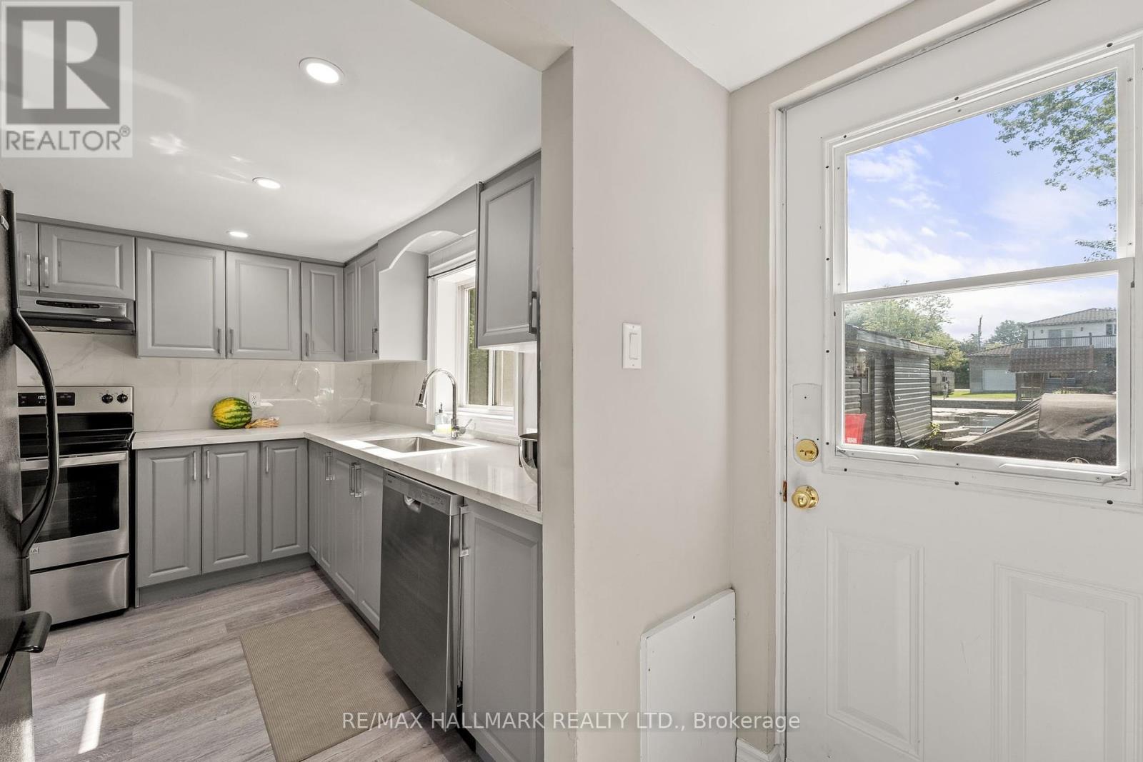 Photo 35 of 41 Shirlea Boulevard, Georgina ON