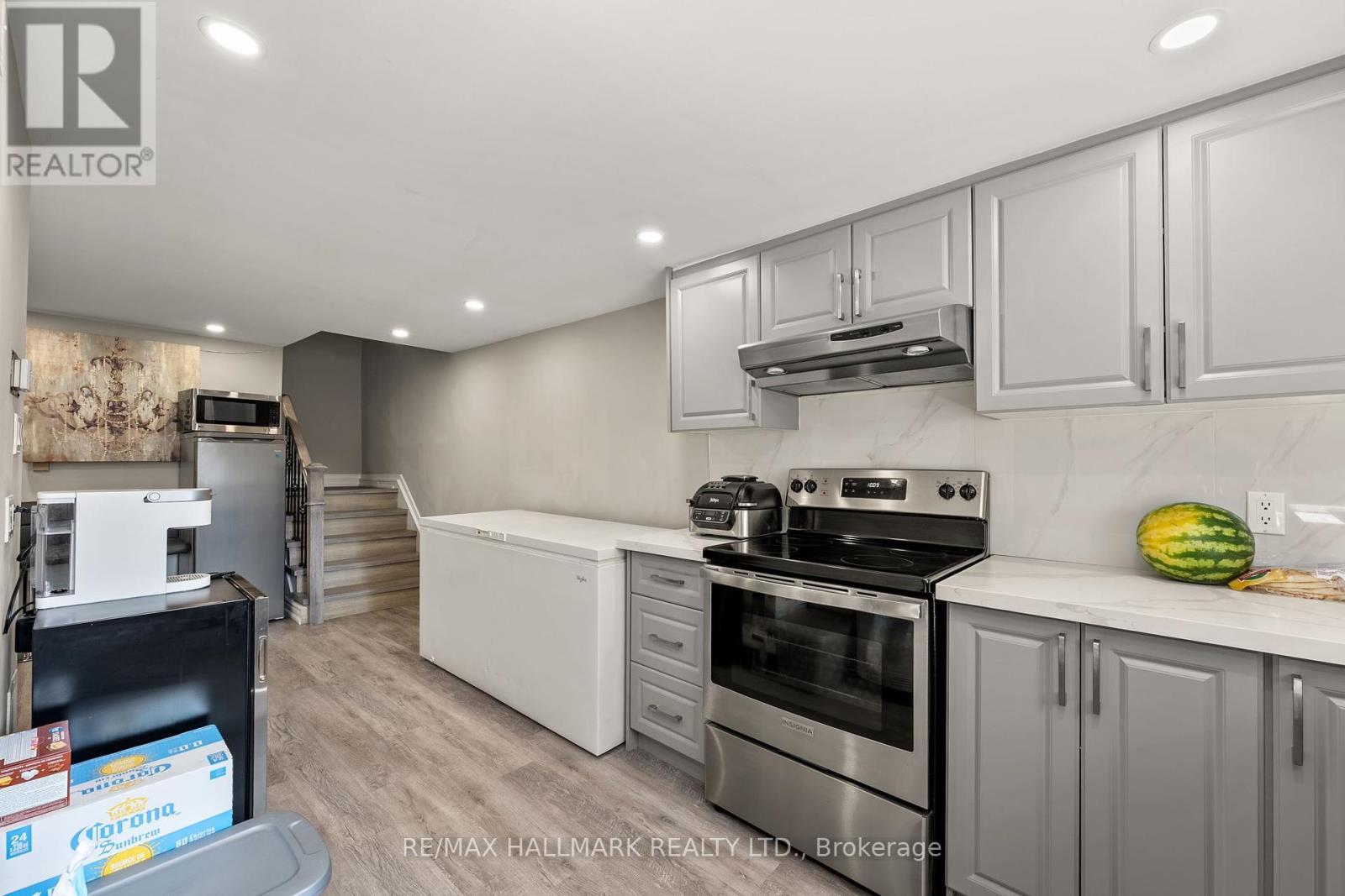Photo 4 of 41 Shirlea Boulevard, Georgina ON