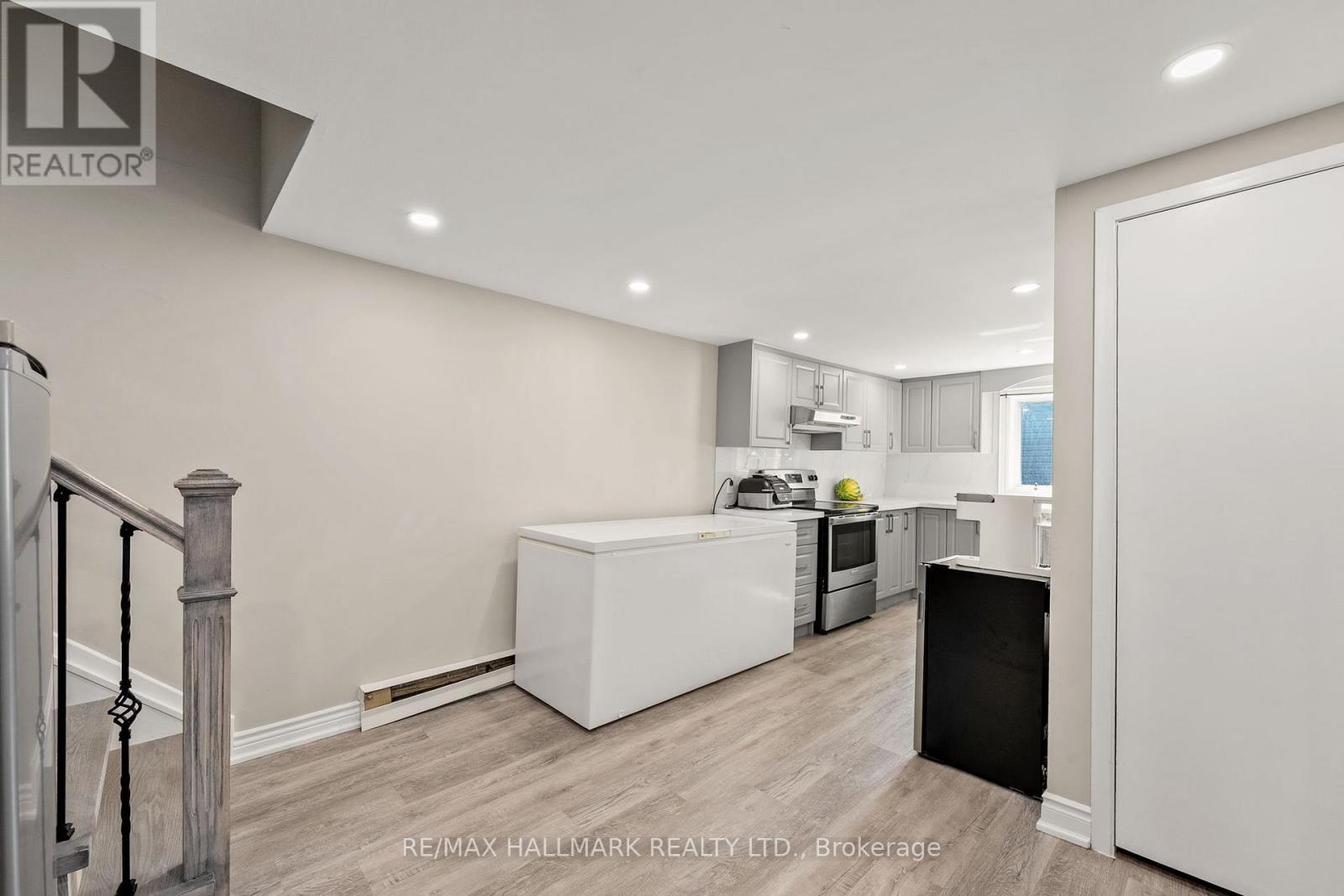 Photo 10 of 41 Shirlea Boulevard, Georgina ON