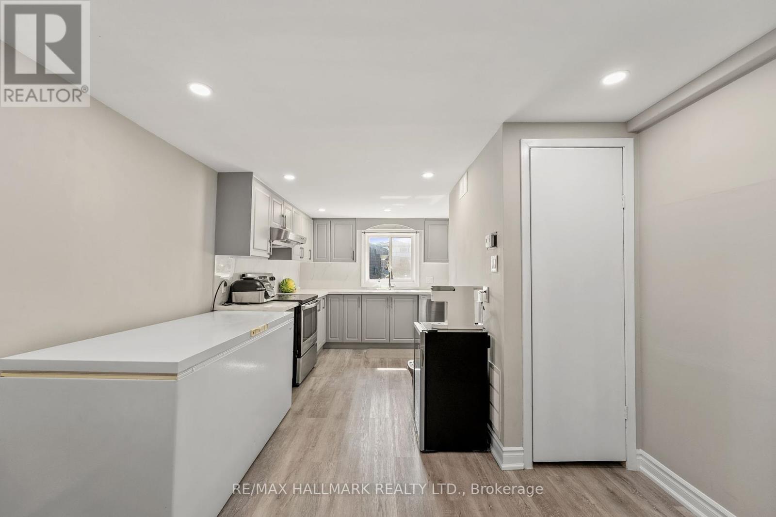Photo 33 of 41 Shirlea Boulevard, Georgina ON