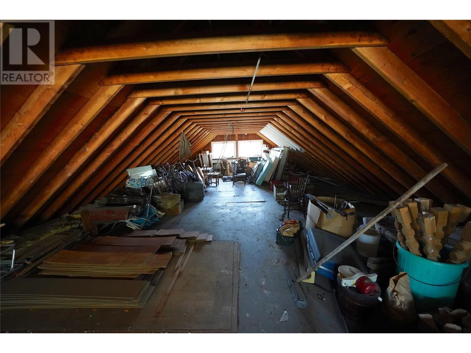 422 Slocan Avenue — photo 44