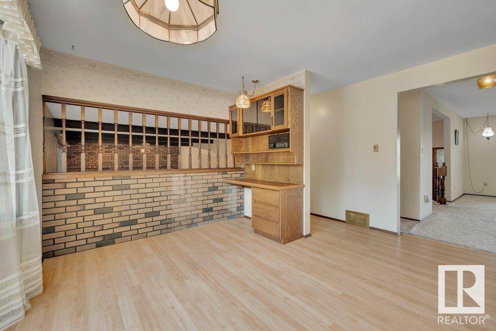Photo 43 of 3520 103 Av Nw, Edmonton AB