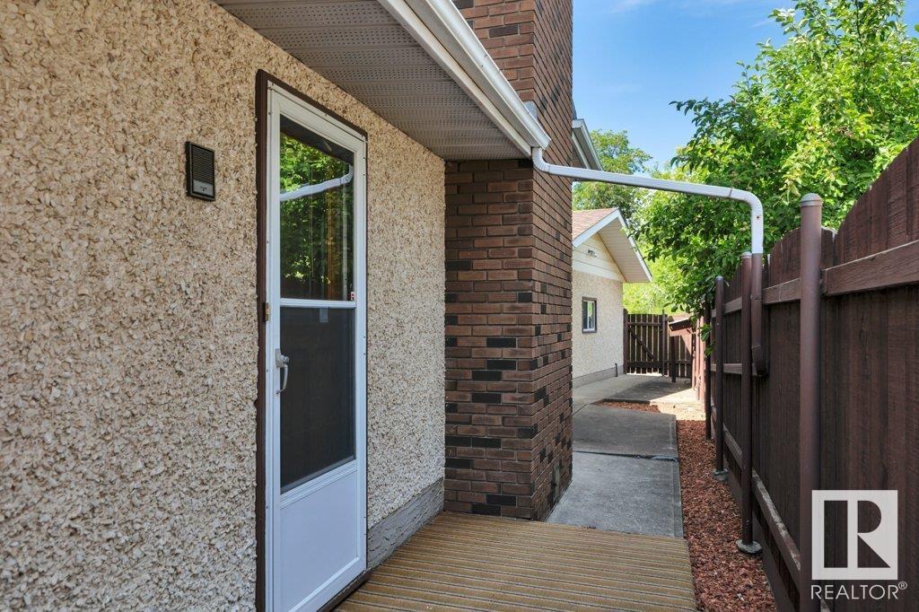 Photo 18 of 3520 103 Av Nw, Edmonton AB