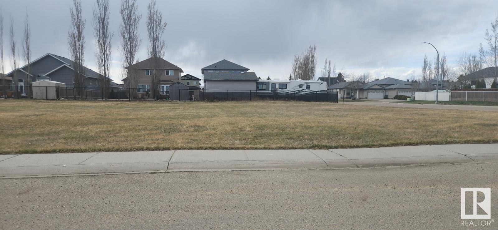 Photo 3 of 24 Monterey Es, Wetaskiwin AB