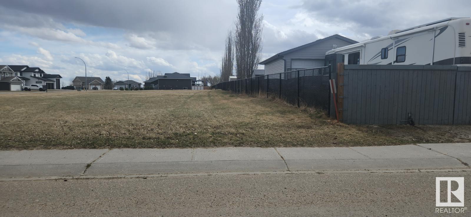 Photo 4 of 24 Monterey Es, Wetaskiwin AB