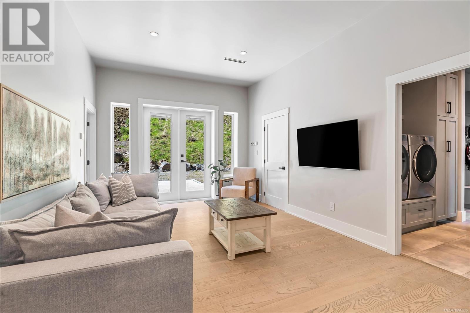  6707 Willis Point Road, Central Saanich