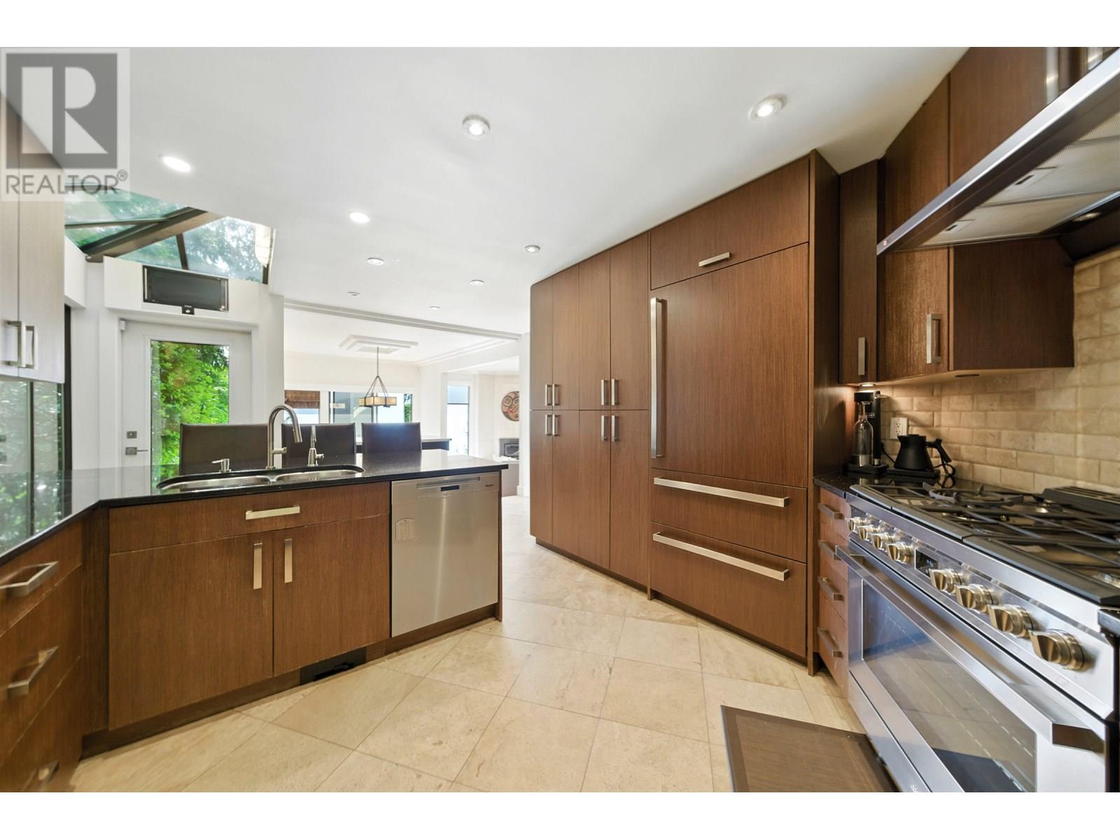 8275 PASCO ROAD, West Vancouver