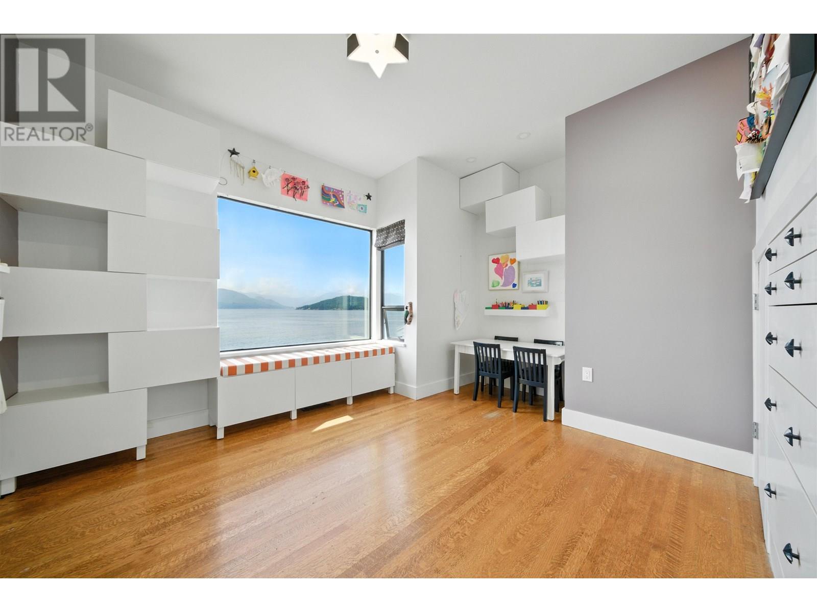 8275 PASCO ROAD, West Vancouver