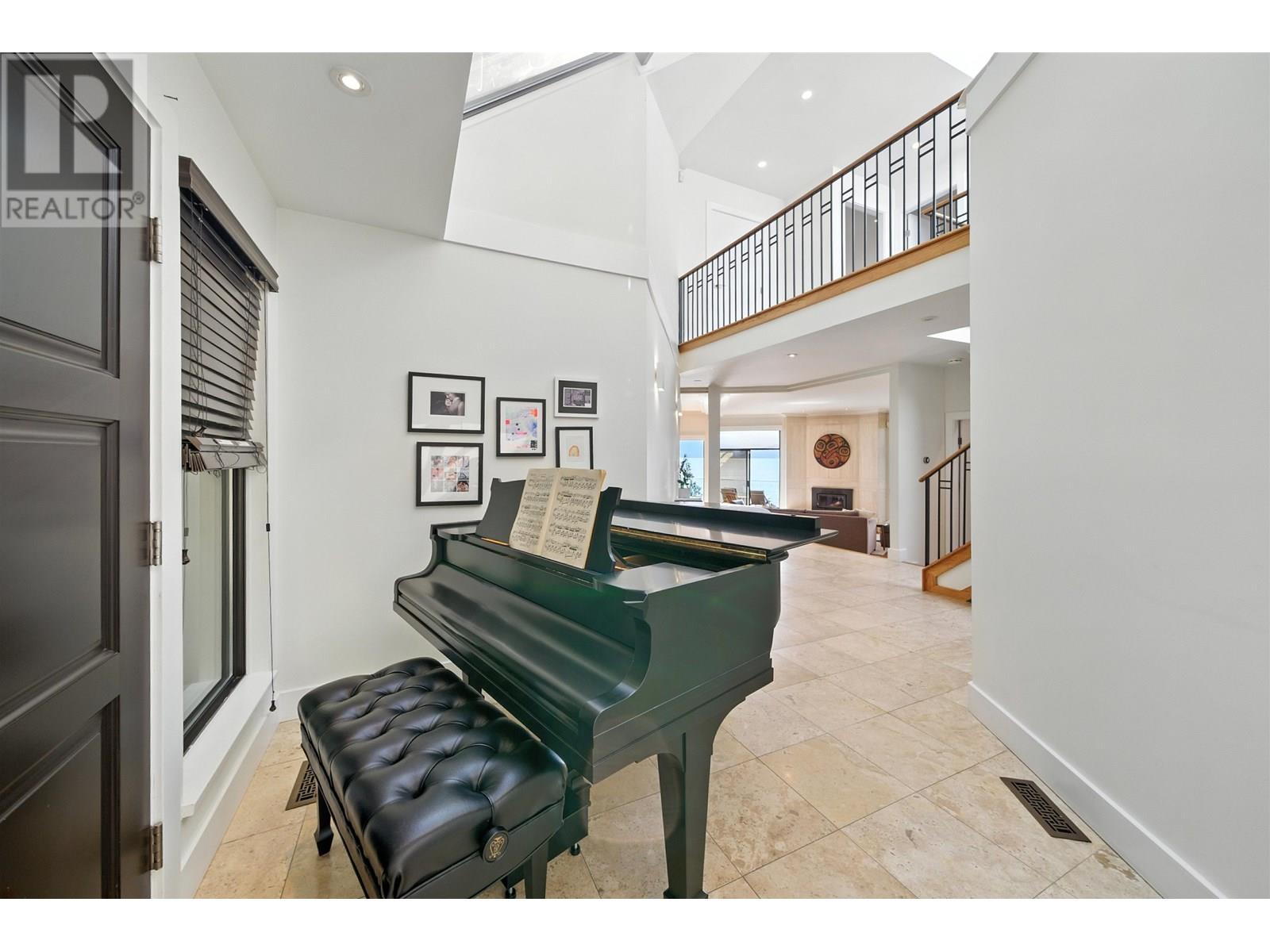 8275 PASCO ROAD, West Vancouver