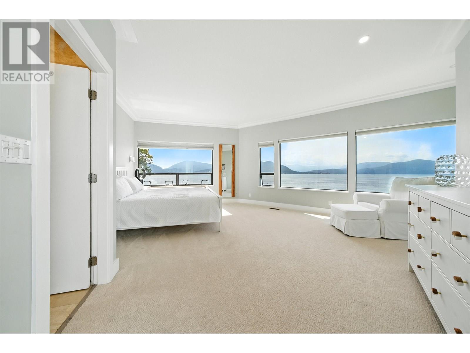 8275 PASCO ROAD, West Vancouver