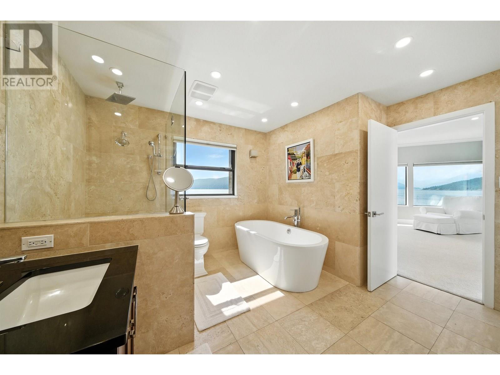 8275 PASCO ROAD, West Vancouver