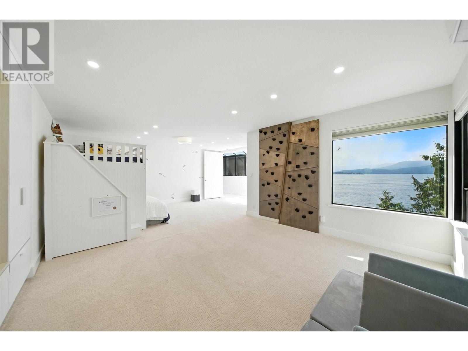 8275 PASCO ROAD, West Vancouver