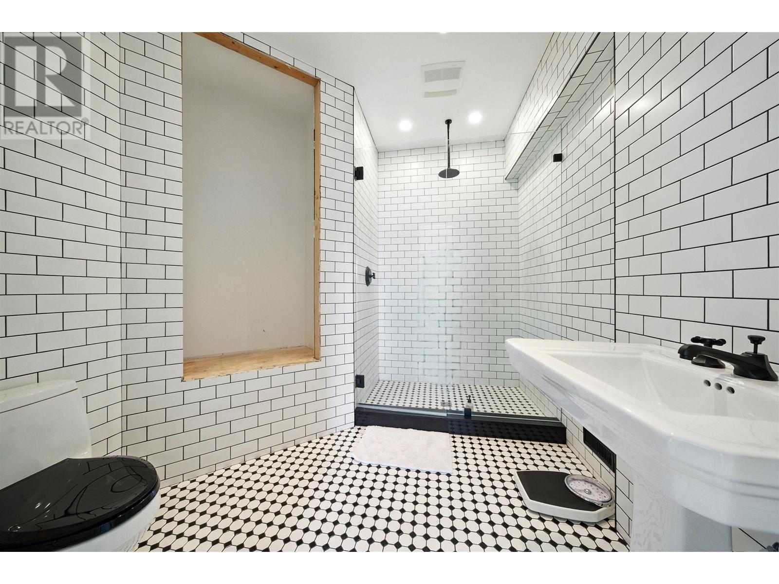8275 PASCO ROAD, West Vancouver