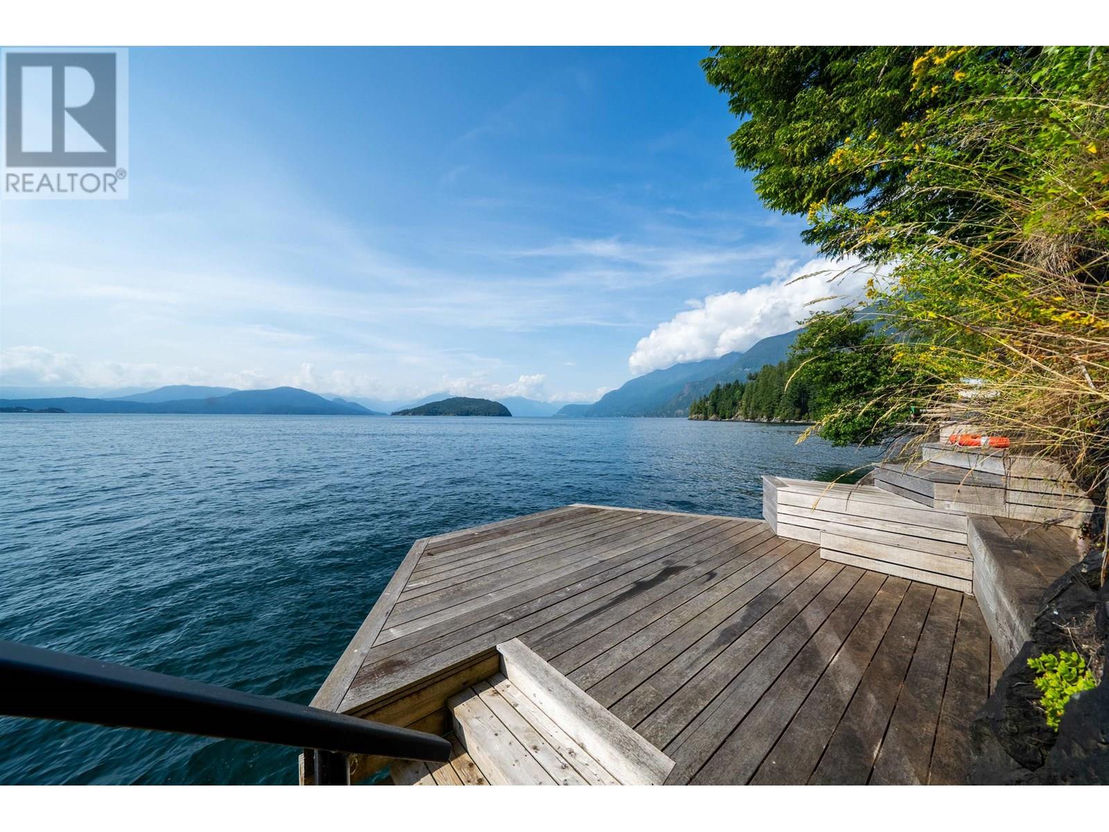 8275 PASCO ROAD, West Vancouver