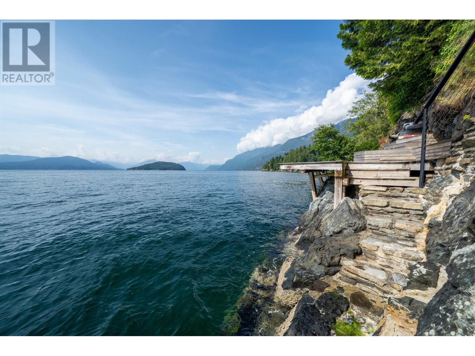 8275 PASCO ROAD, West Vancouver