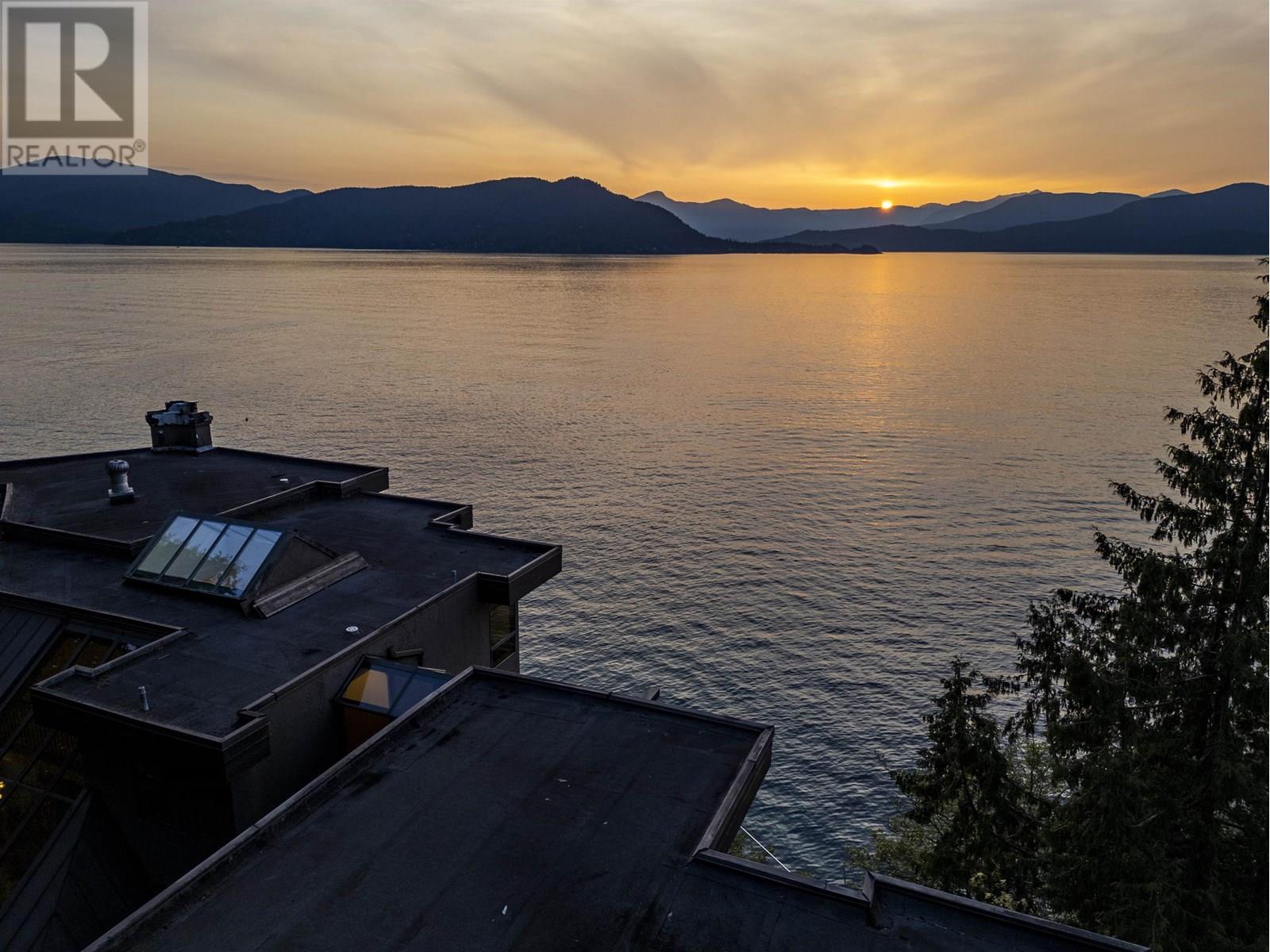 8275 PASCO ROAD, West Vancouver