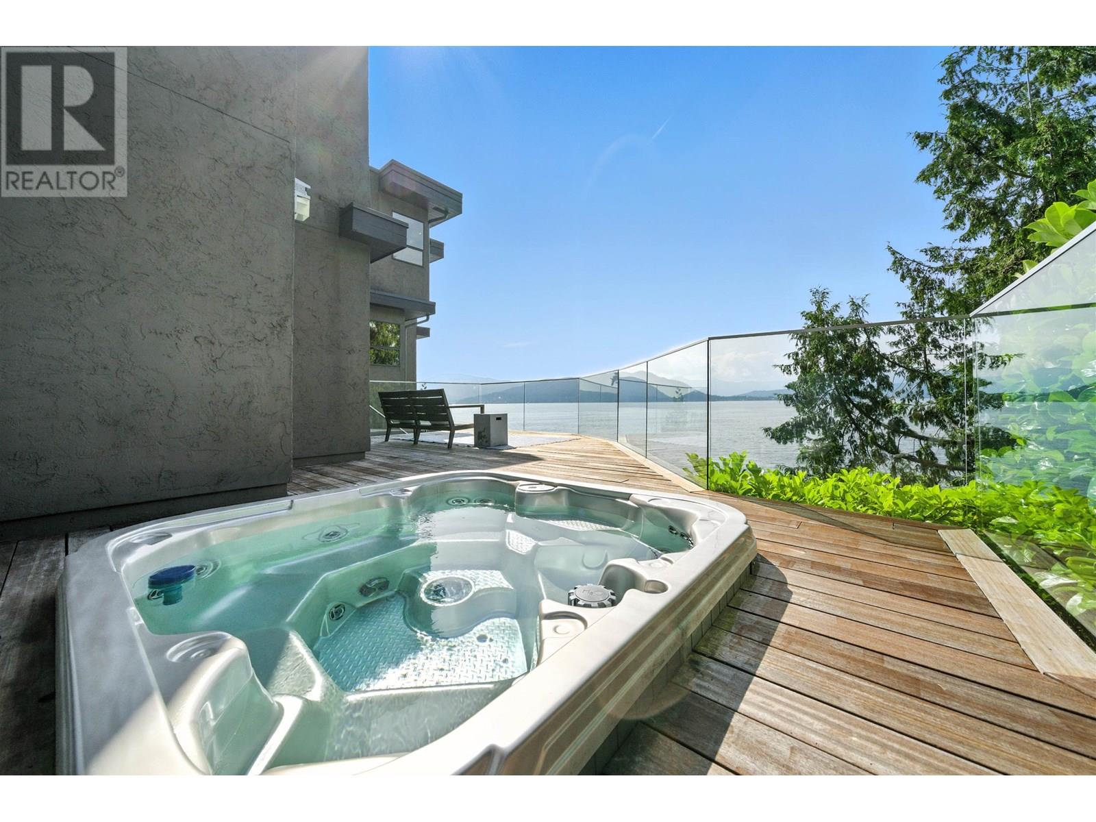 8275 PASCO ROAD, West Vancouver