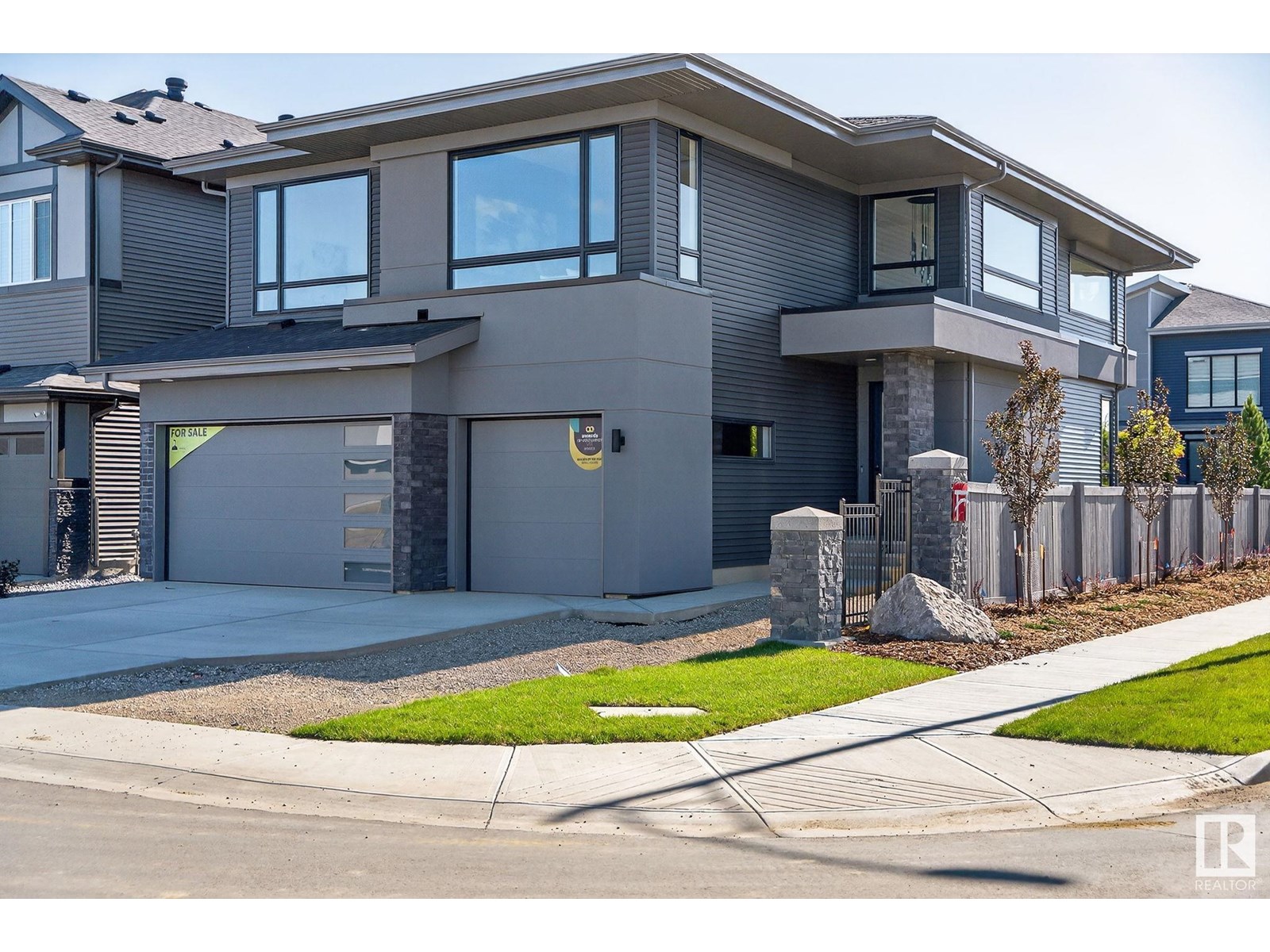 Photo 1 of 6703 Knox Co Sw, Edmonton AB