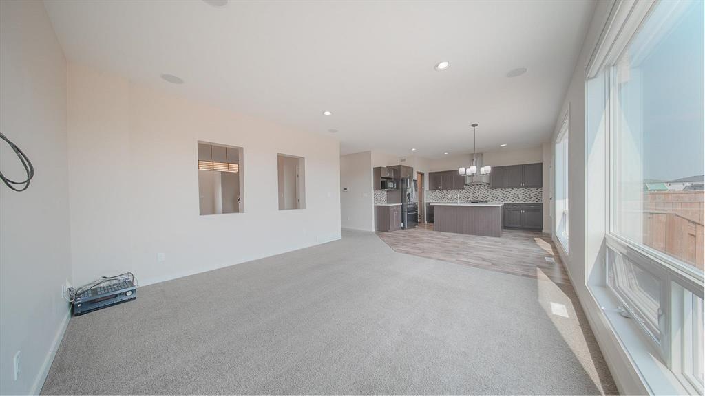 Photo 44 of 53 Wapta Crescent, Winnipeg MB