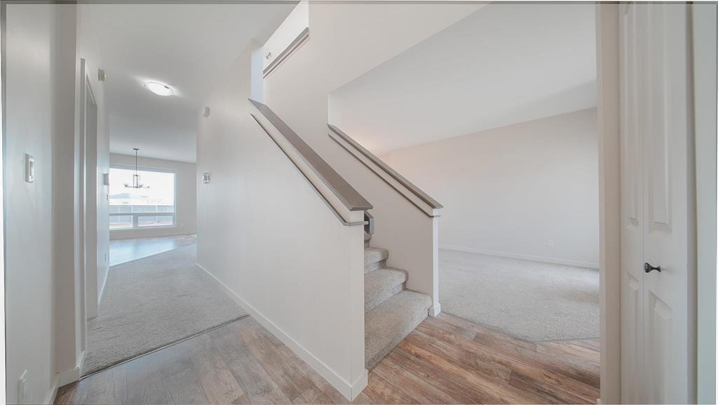 Photo 5 of 53 Wapta Crescent, Winnipeg MB