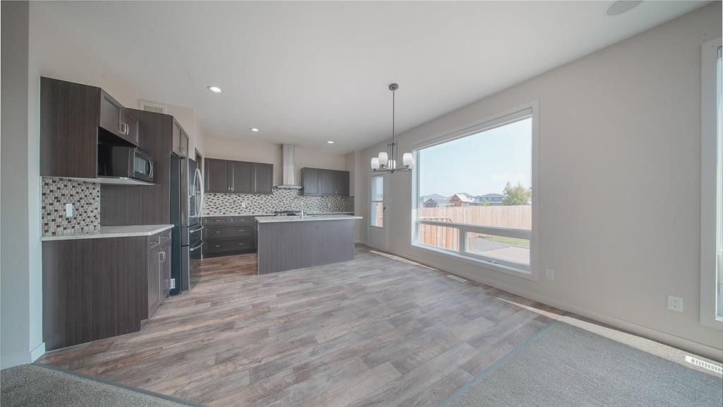 Photo 22 of 53 Wapta Crescent, Winnipeg MB