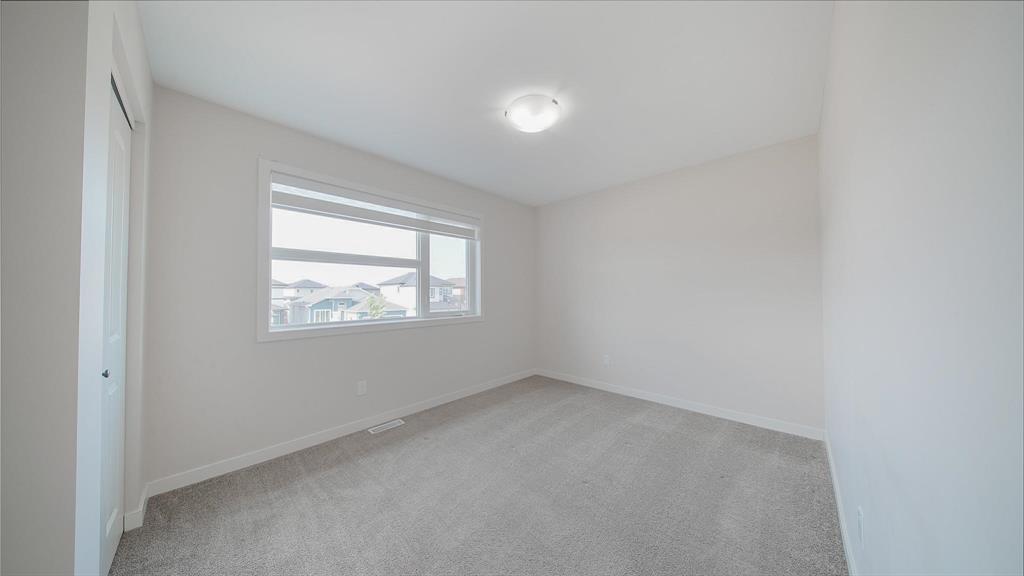 Photo 14 of 53 Wapta Crescent, Winnipeg MB