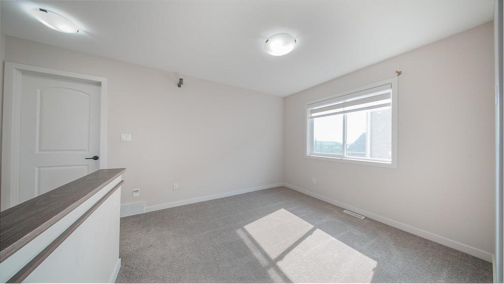 Photo 42 of 53 Wapta Crescent, Winnipeg MB