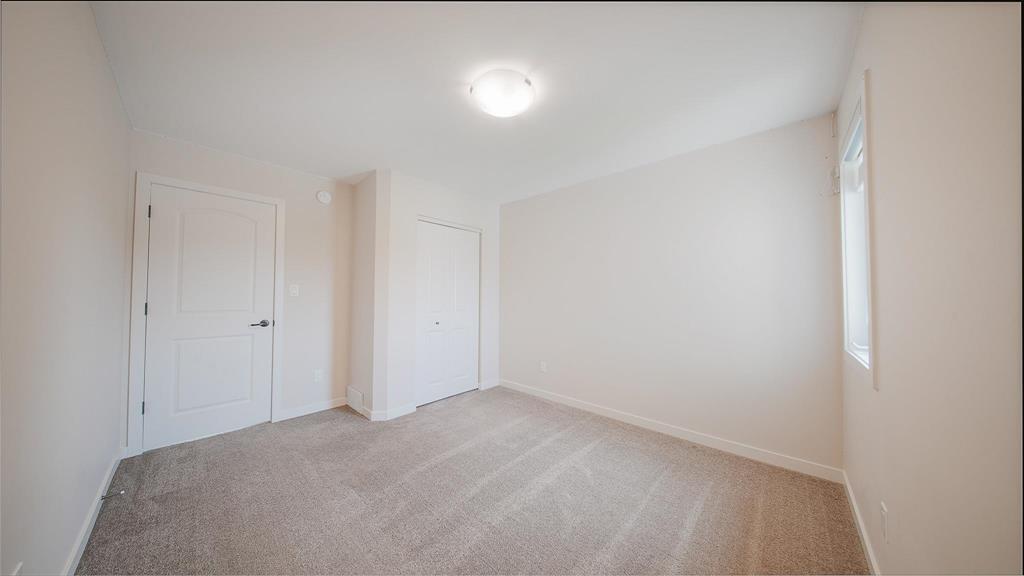 Photo 37 of 53 Wapta Crescent, Winnipeg MB