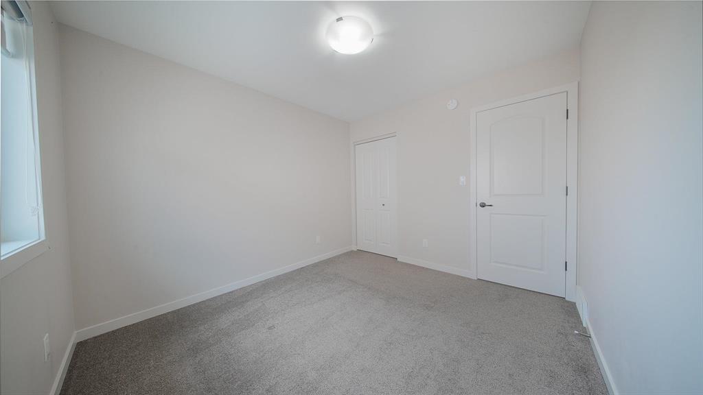Photo 8 of 53 Wapta Crescent, Winnipeg MB