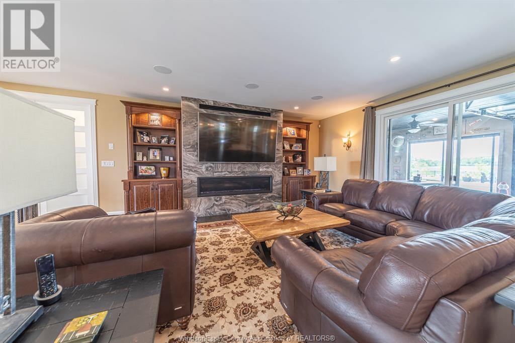 Photo 13 of 3000 South Talbot, Tecumseh ON