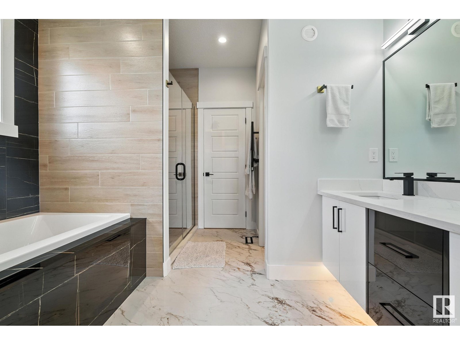 Photo 10 of 53 Autumnwood Cr, Spruce Grove AB