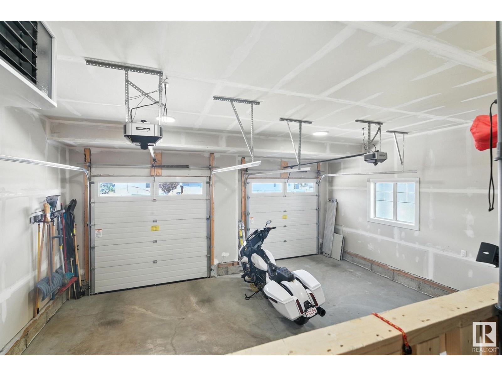 Photo 2 of 53 Autumnwood Cr, Spruce Grove AB