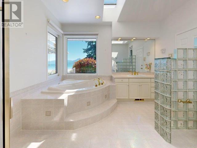 10219 DOUGLAS BAY ROAD, Powell River