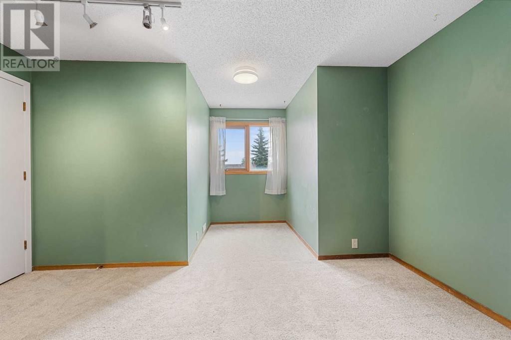 Single Family House for Sale in  Scenic Way NW Scenic Acres Calgary 
