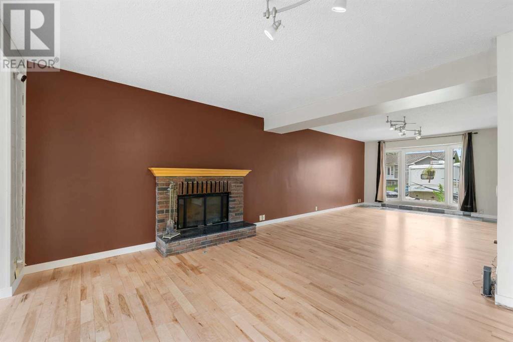 Single Family House for Sale in  Scenic Way NW Scenic Acres Calgary 