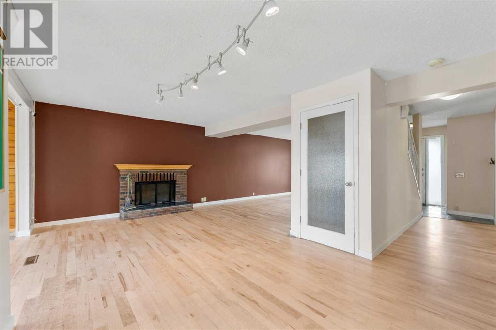 Single Family House for Sale in  Scenic Way NW Scenic Acres Calgary 