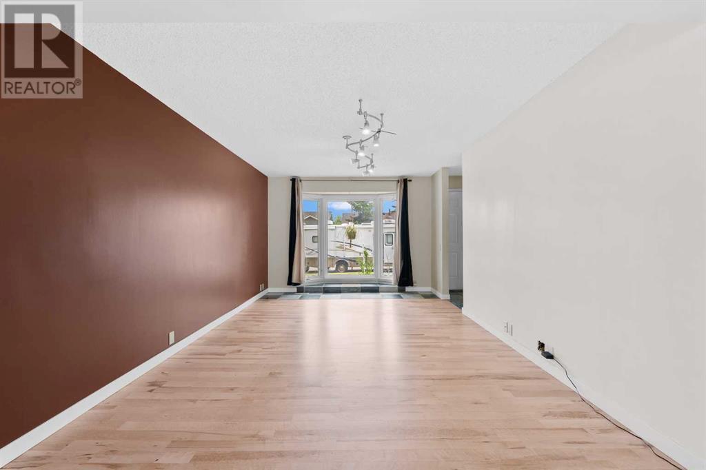 Single Family House for Sale in  Scenic Way NW Scenic Acres Calgary 