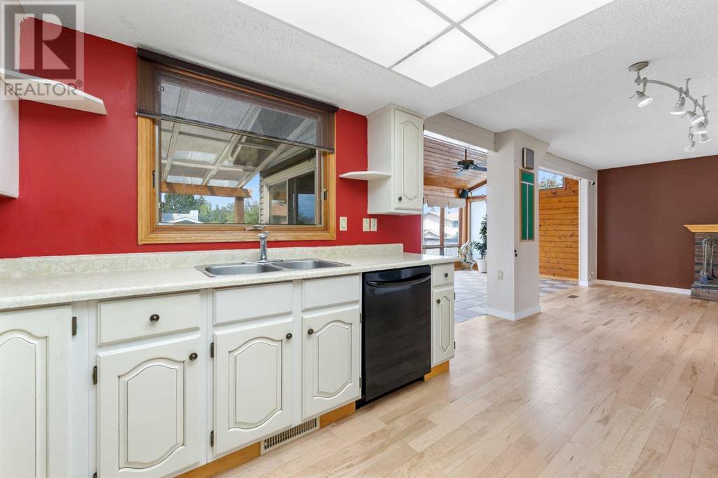 Single Family House for Sale in  Scenic Way NW Scenic Acres Calgary 